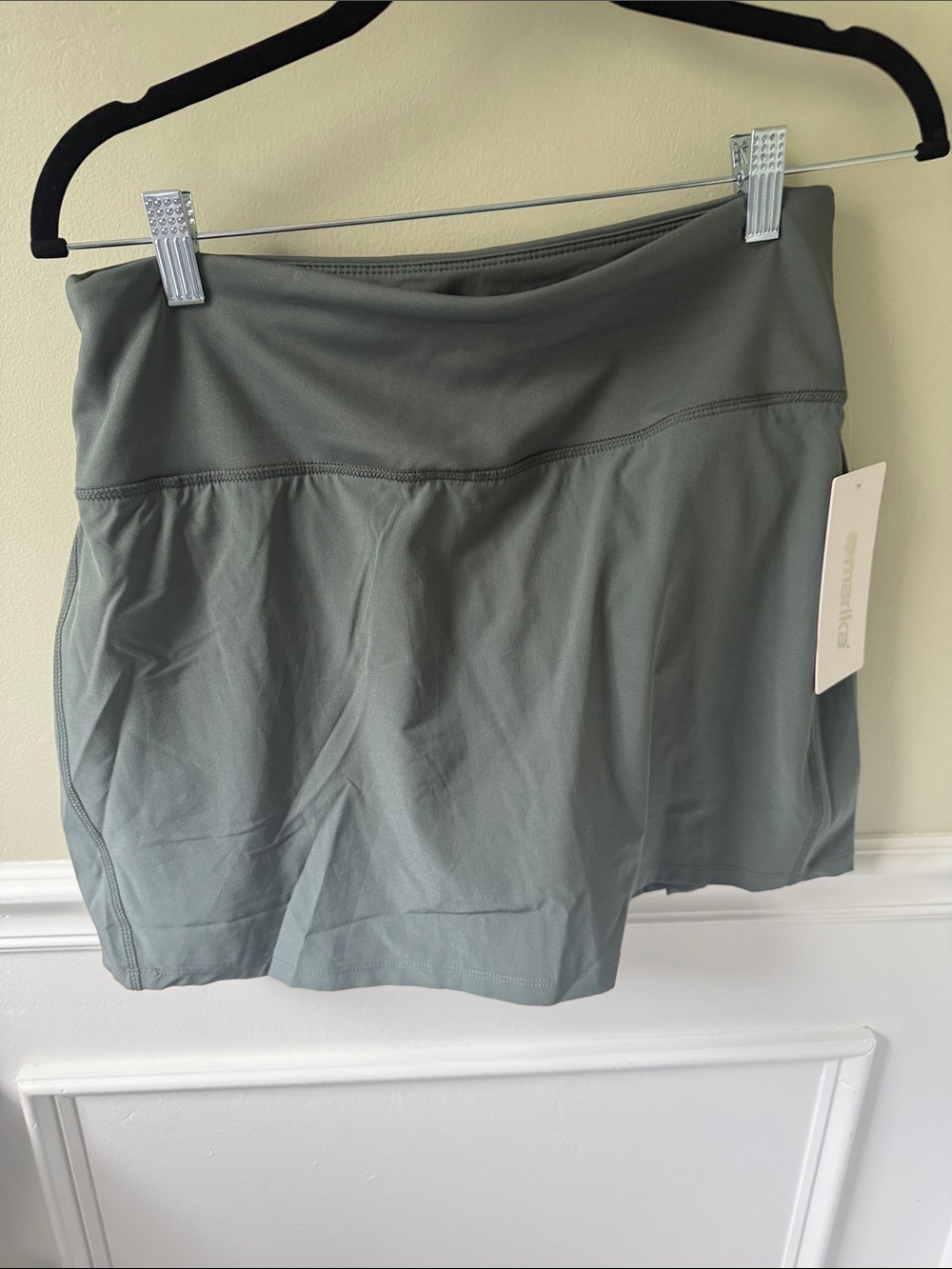 NWT SKORT